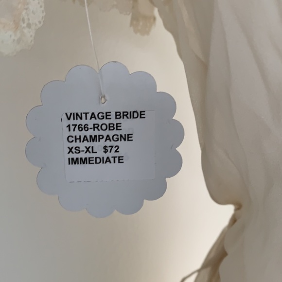 Sheer lace lingerie cover - Picture 8 of 10